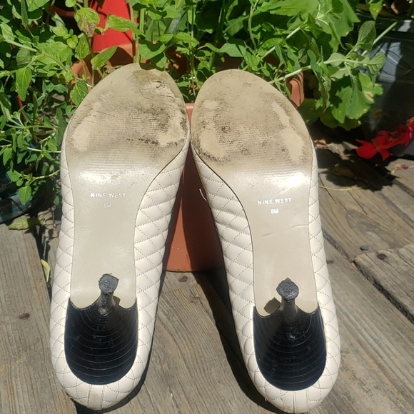 NINE WEST Cream Black Quilted Pumps Heels - Picture 8 of 8